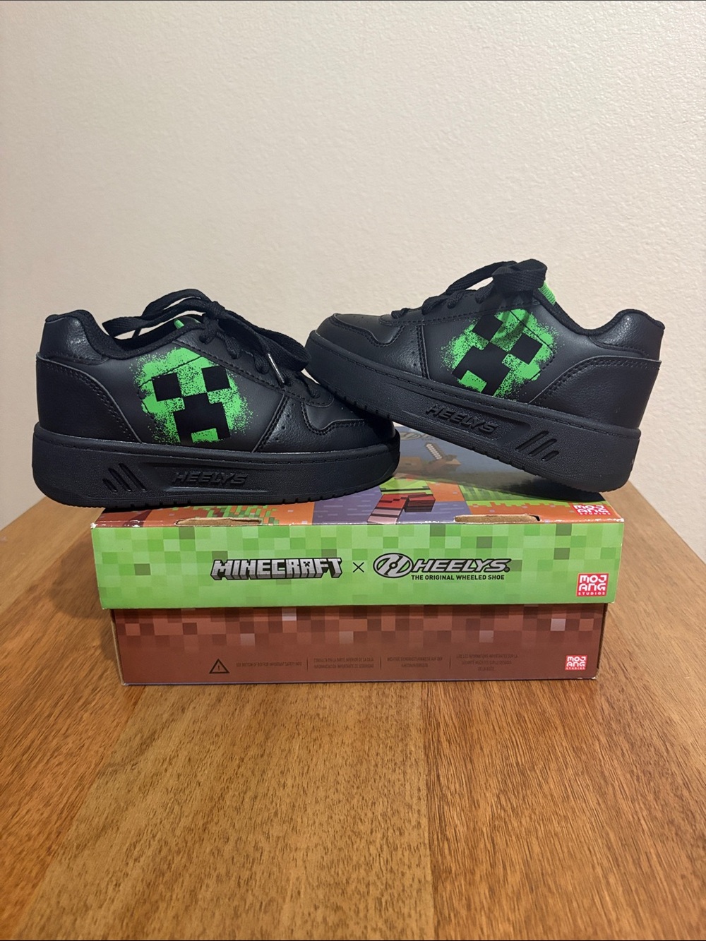 Heelys Black Sneakers with Neon Green Creeper Graphic